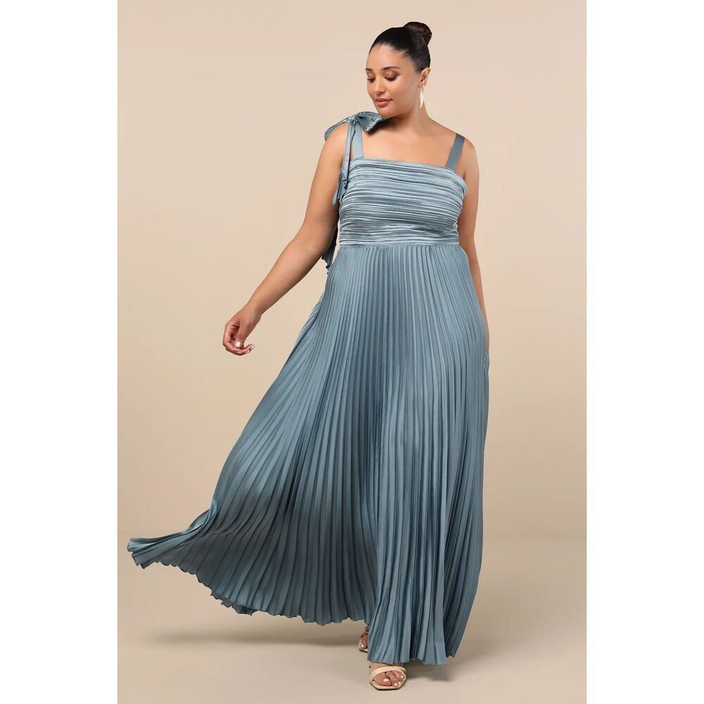 Elegant Blue Pleated Maxi Dress